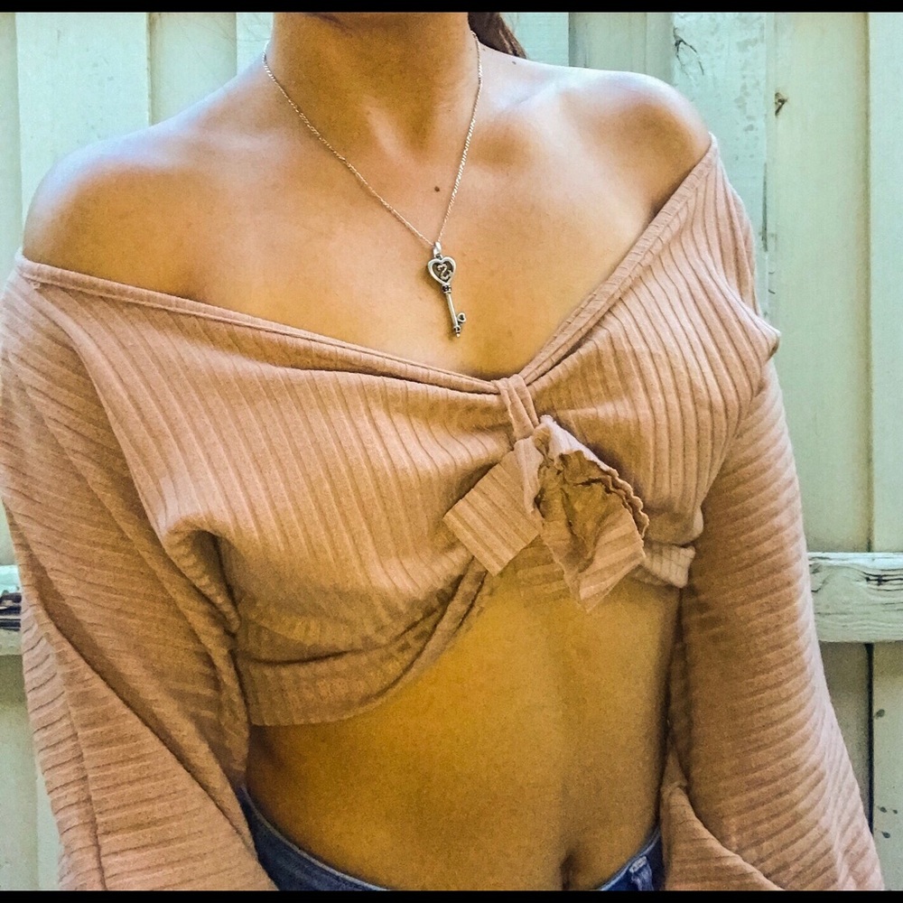 “Becca” Long Sleeve Crop Top
